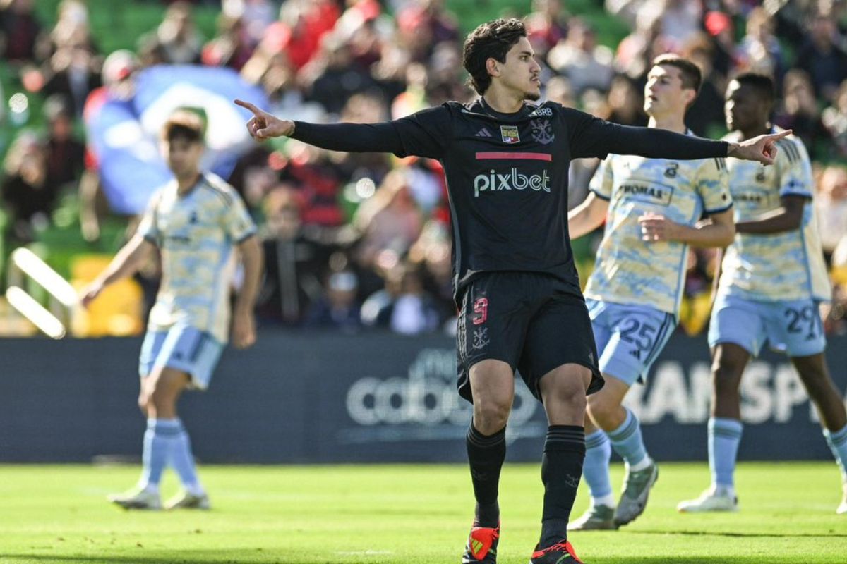 "FOI EMOCIONANTE": PEDRO MANDA RECADO A JOIA DA BASE DO FLAMENGO E RENDE ELOGIOS A TITE